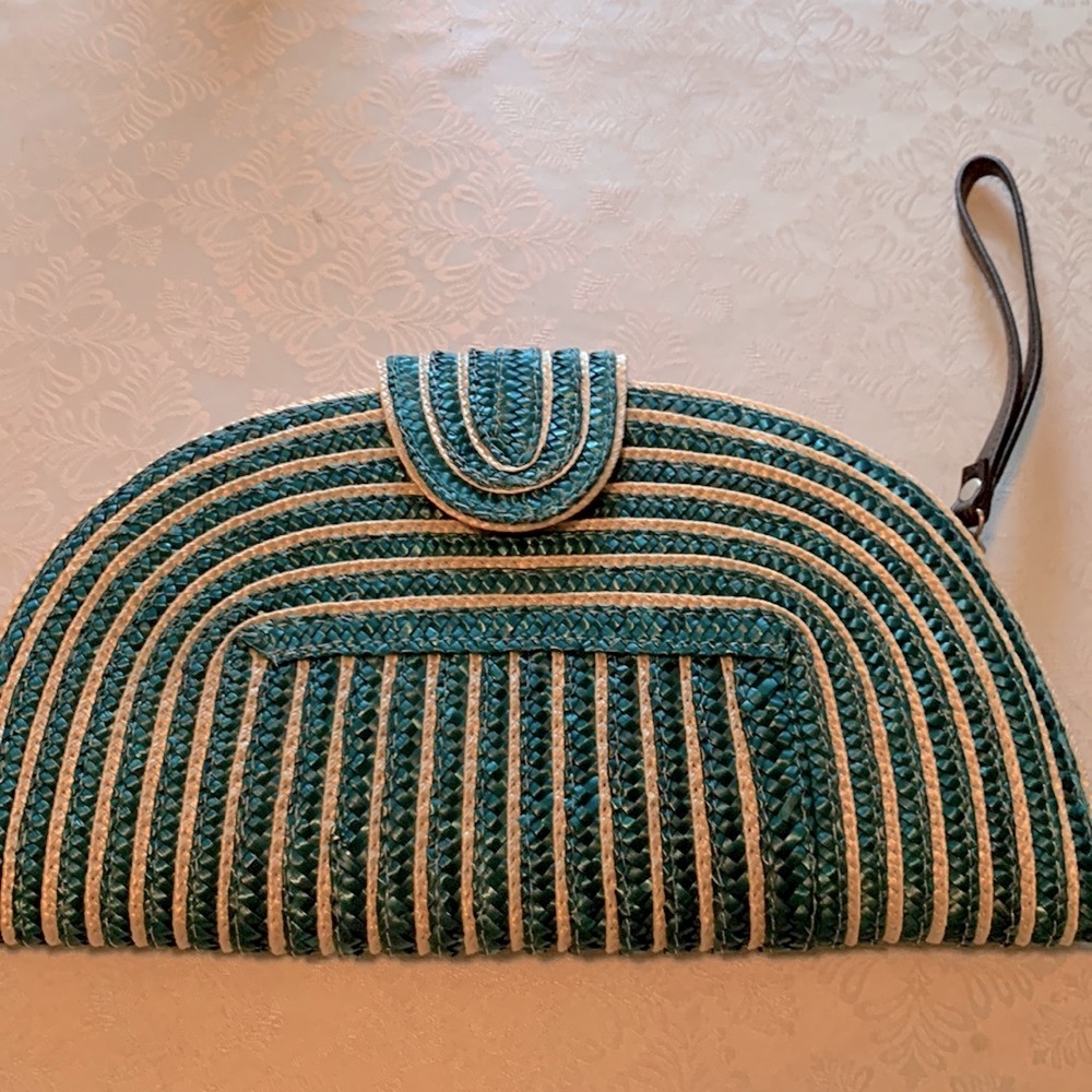 Large straw type summer wristlet